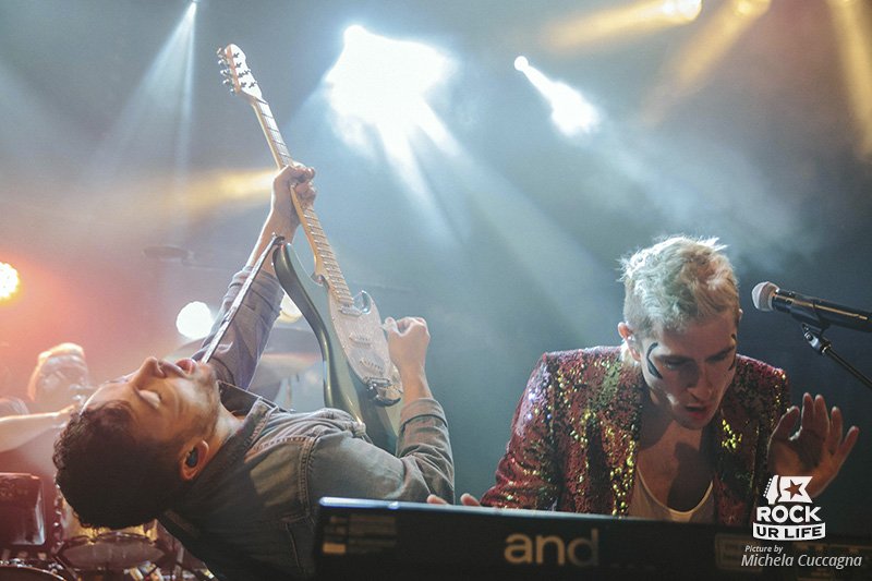 RockUrLifeNET's tweet photo. #Report : @WALKTHEMOONband + @ColonyHouseBand at @trabendo_ (FRA) : https://t.co/ZW1D0bcj6j #WTMinEU #RockUrLife https://t.co/CLSg61gWVp
