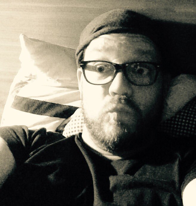 NyManou's tweet photo. Chilling with some gild music https://t.co/Z4pl2HhfVF