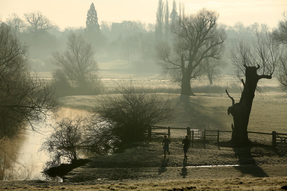 Cambslive's tweet photo. #Cambridgeshire set to escape the worst of the bad weather as #StormJake sweeps in: https://t.co/RoDtlBulRc https://t.co/Q8n6HCFzZX