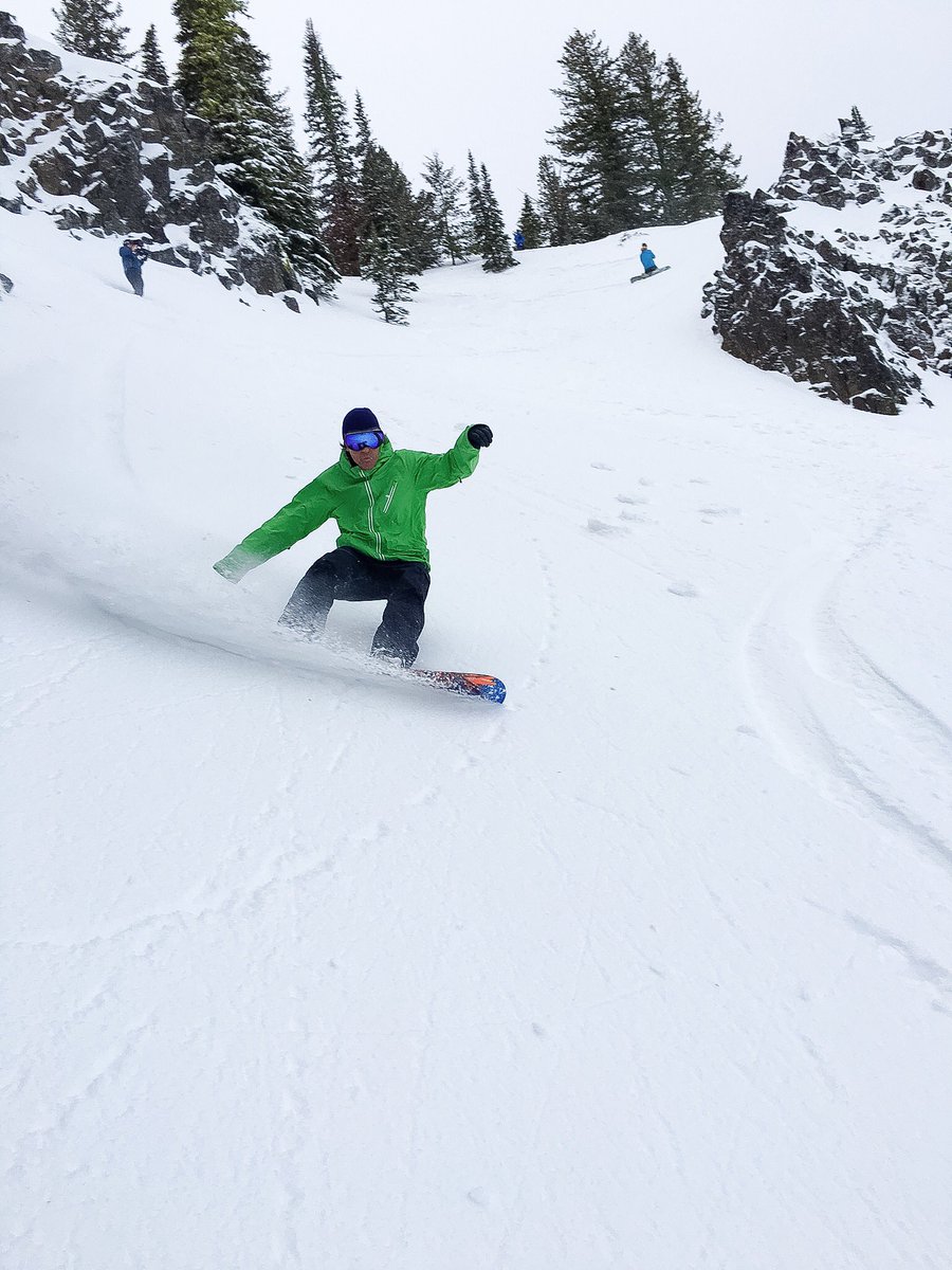 skimissionridge's tweet photo. Getting after it on #powderthursday! Pic: @NorthFortyPro https://t.co/mPnQTDhScG