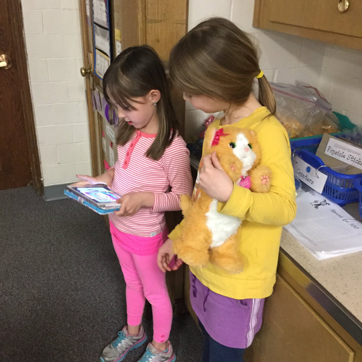 MrsZhp's tweet photo. Enjoyed having our Marble Party today in honor of our great behavior! #electronicday #dg58learns https://t.co/FdtvStZpj6