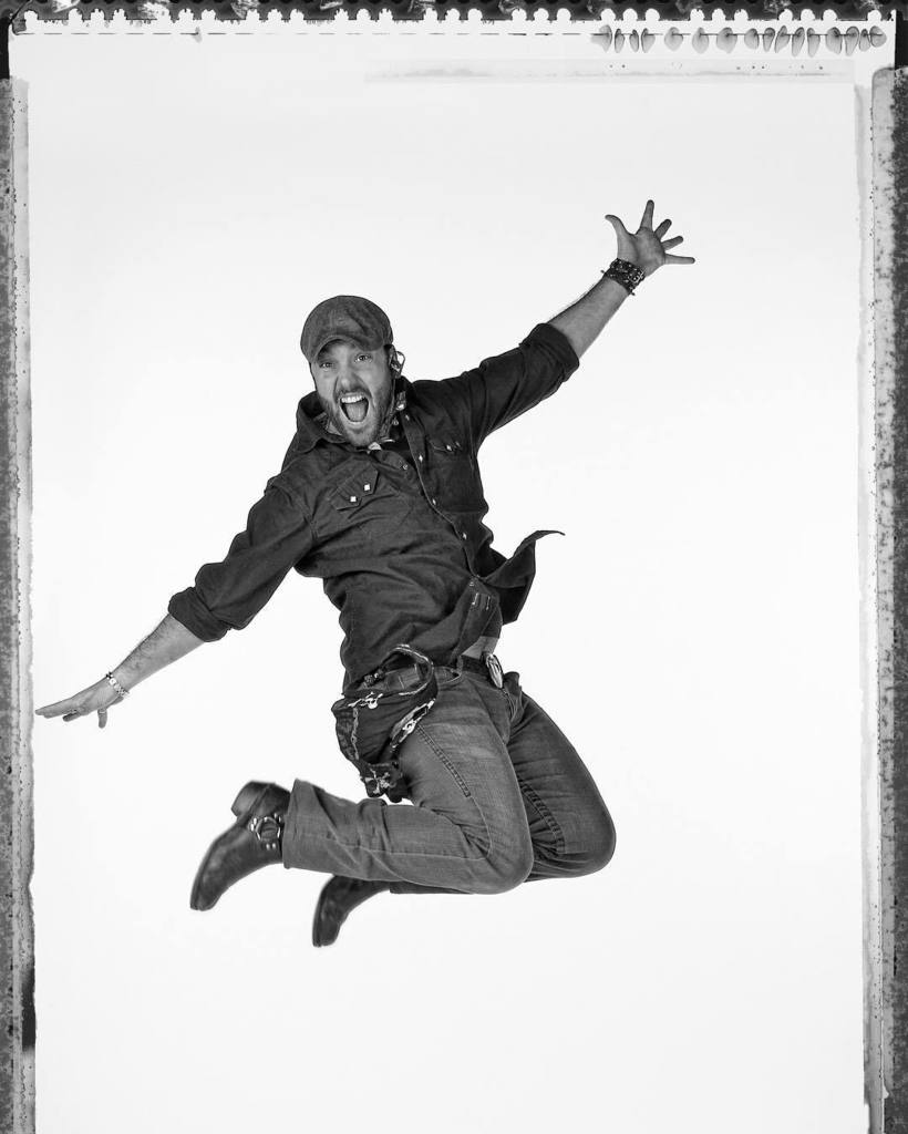 GoPhotographer's tweet image. Tony Leone shows off his #musical skills and athletic ability too. @leonetony #throwbackth… ift.tt/1TTf8Nc