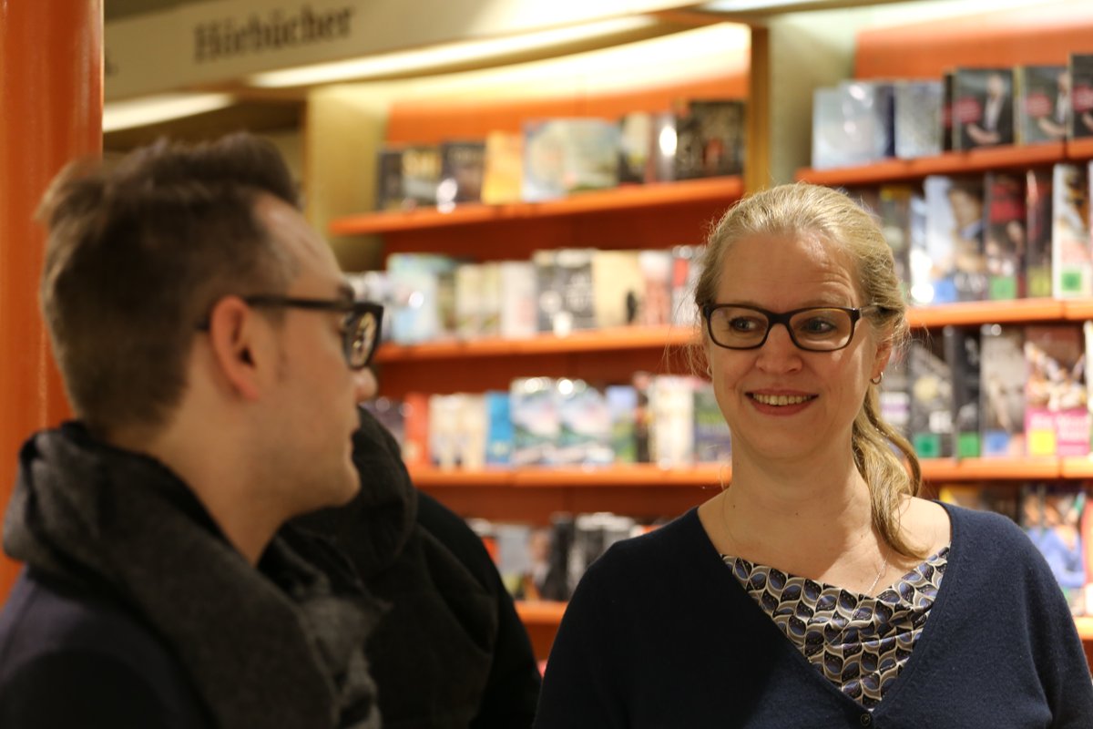 VedatDemirdoven's tweet photo. Lesung mit Isabel Bogdan - Der Pfau @buchundverstand, @BuchNippes, @media_log  @isabo_, #pfauparty #IsabelBogdan https://t.co/UQ6Sa8AII5