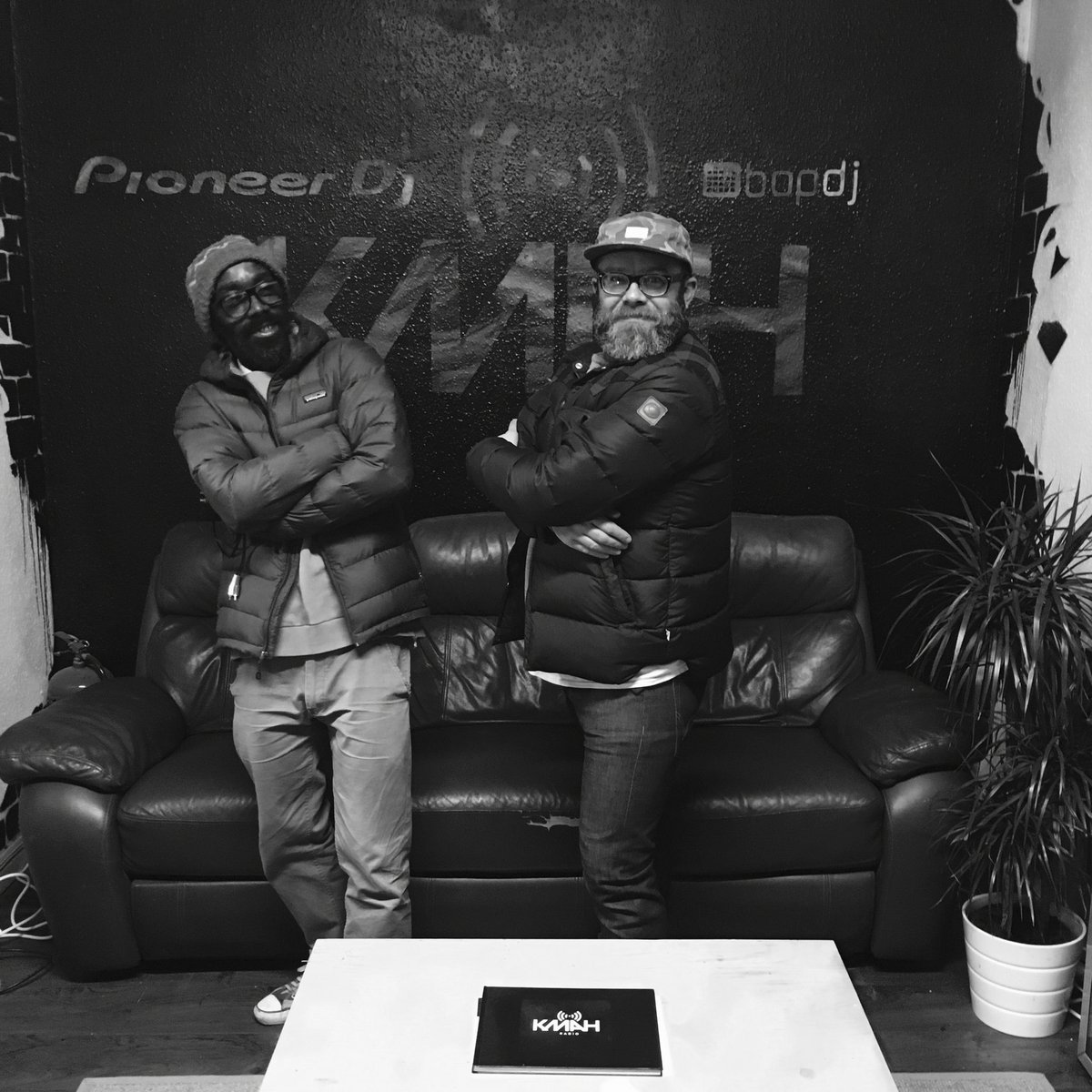 KMAHRadio's tweet photo. Simpatico Sessions w/ @Barryshere01 and @edv3ctor right now &amp; through till 10. Get to know - https://t.co/drfEfmFxv9 https://t.co/R5CaqxNWTr
