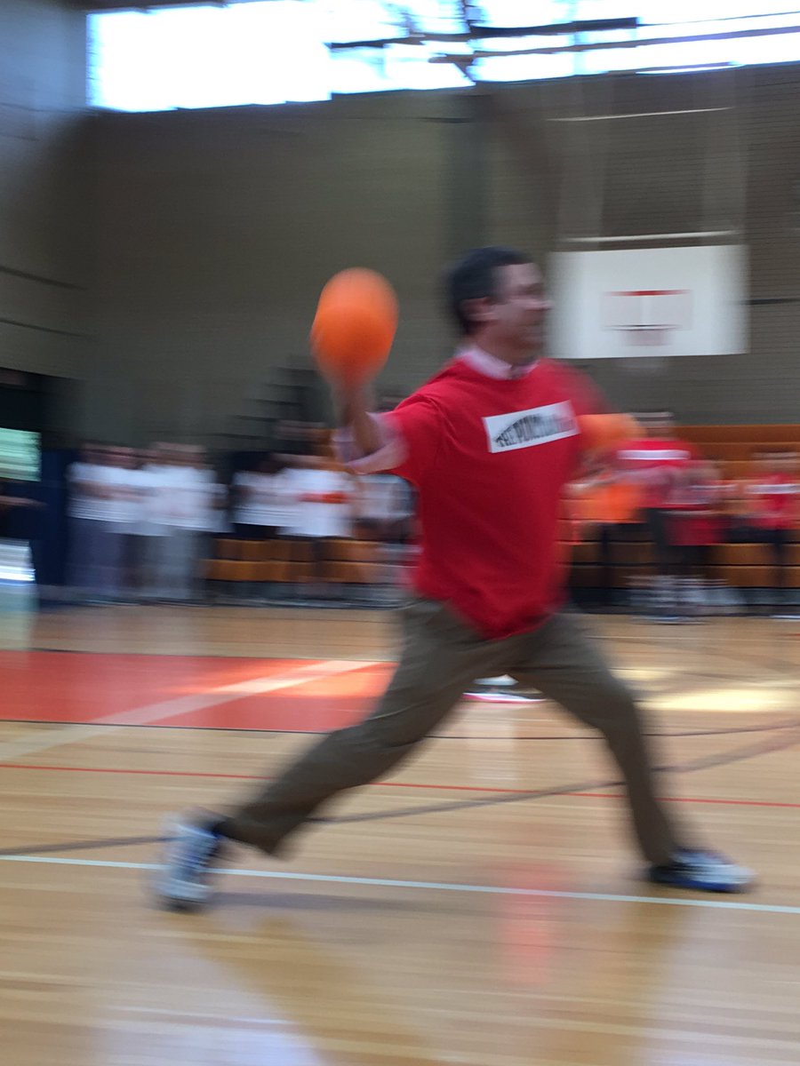 mhsglobe's tweet photo. Bosh takes shots against Guidance as last man standing. Guidance wins third match #globepride #gobosch https://t.co/MKoFr9zutN