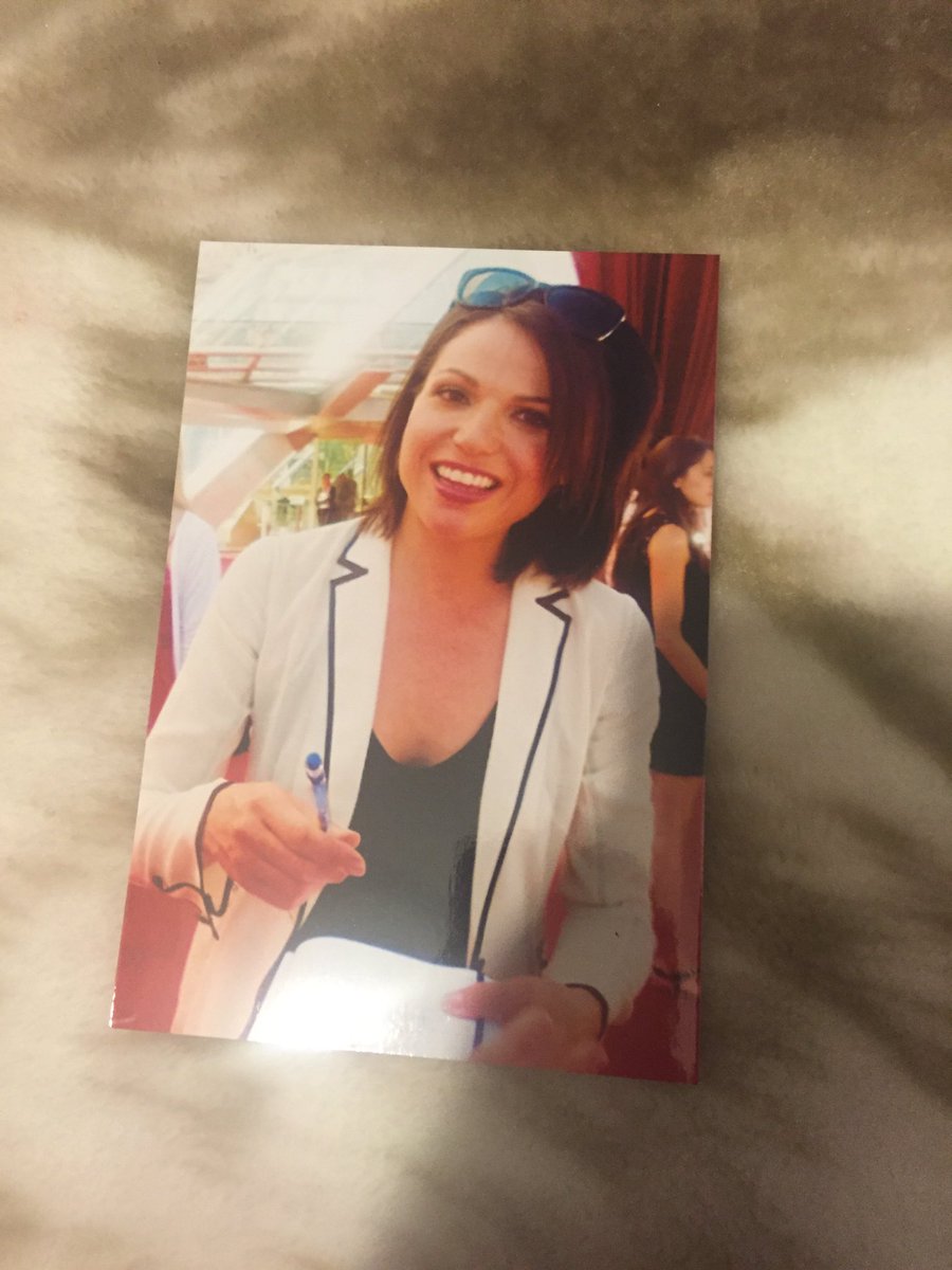 LPFanbook2016's tweet image. which photo for the welcome page?