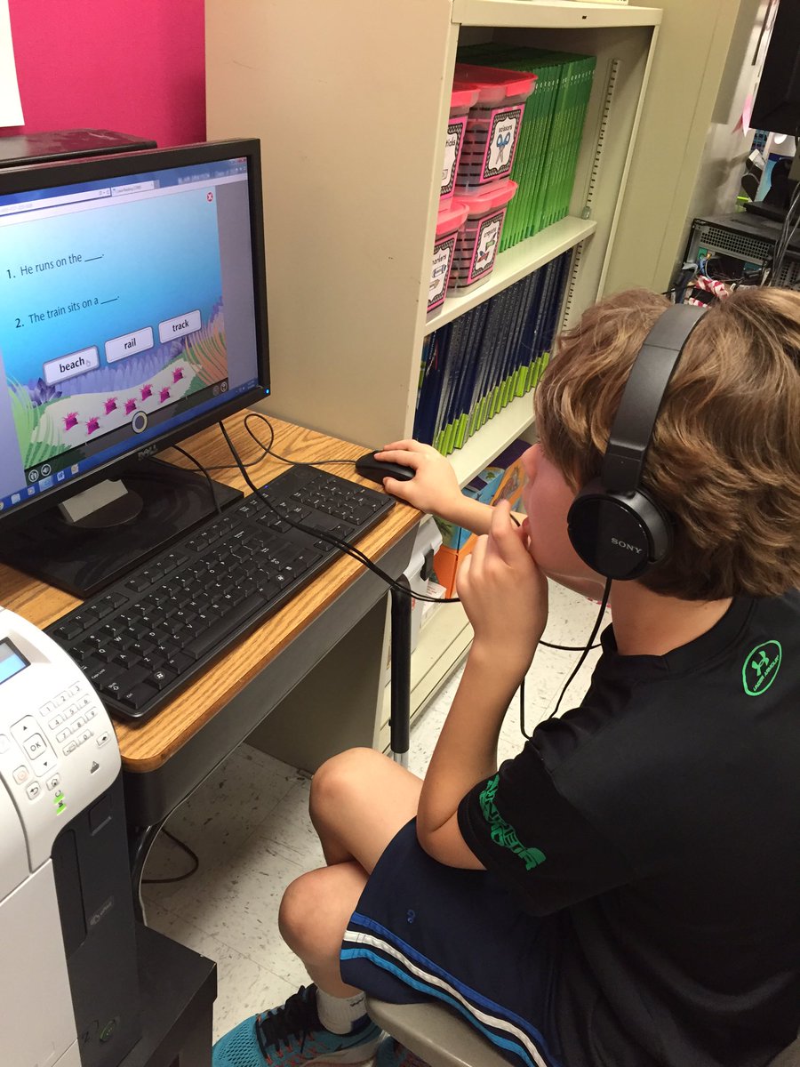 ARockenBrown's tweet photo. Hard at work! #LexiaLearning #RockinBand1516 #LWELearns RETWEET to help us earn points! https://t.co/b4rywqQhbp