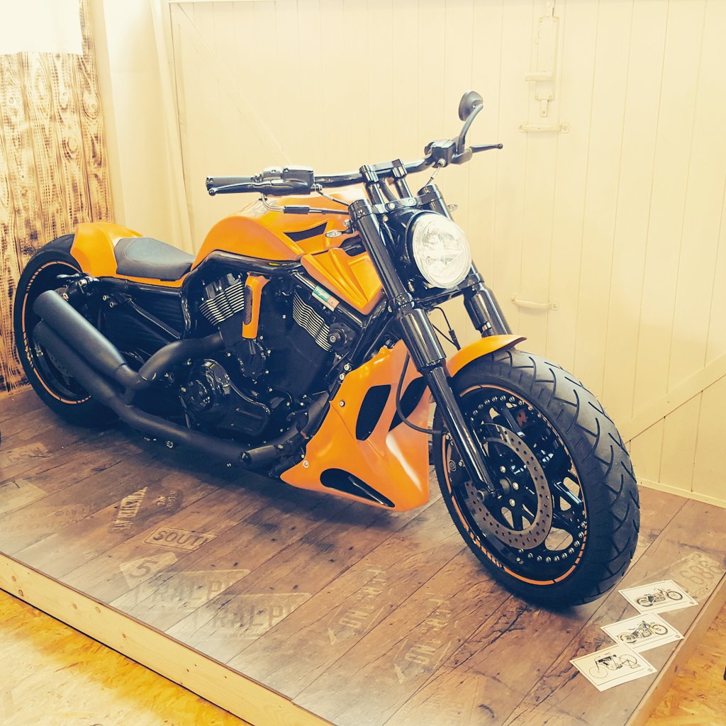 StefanRabbit's tweet image. #flagstuffmotorcycles #rabbitstyle #harleydavidson #garage