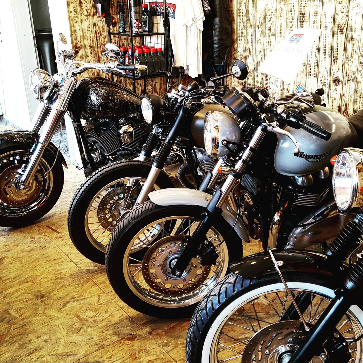 StefanRabbit's tweet image. #flagstuffmotorcycles #rabbitstyle #harleydavidson #garage