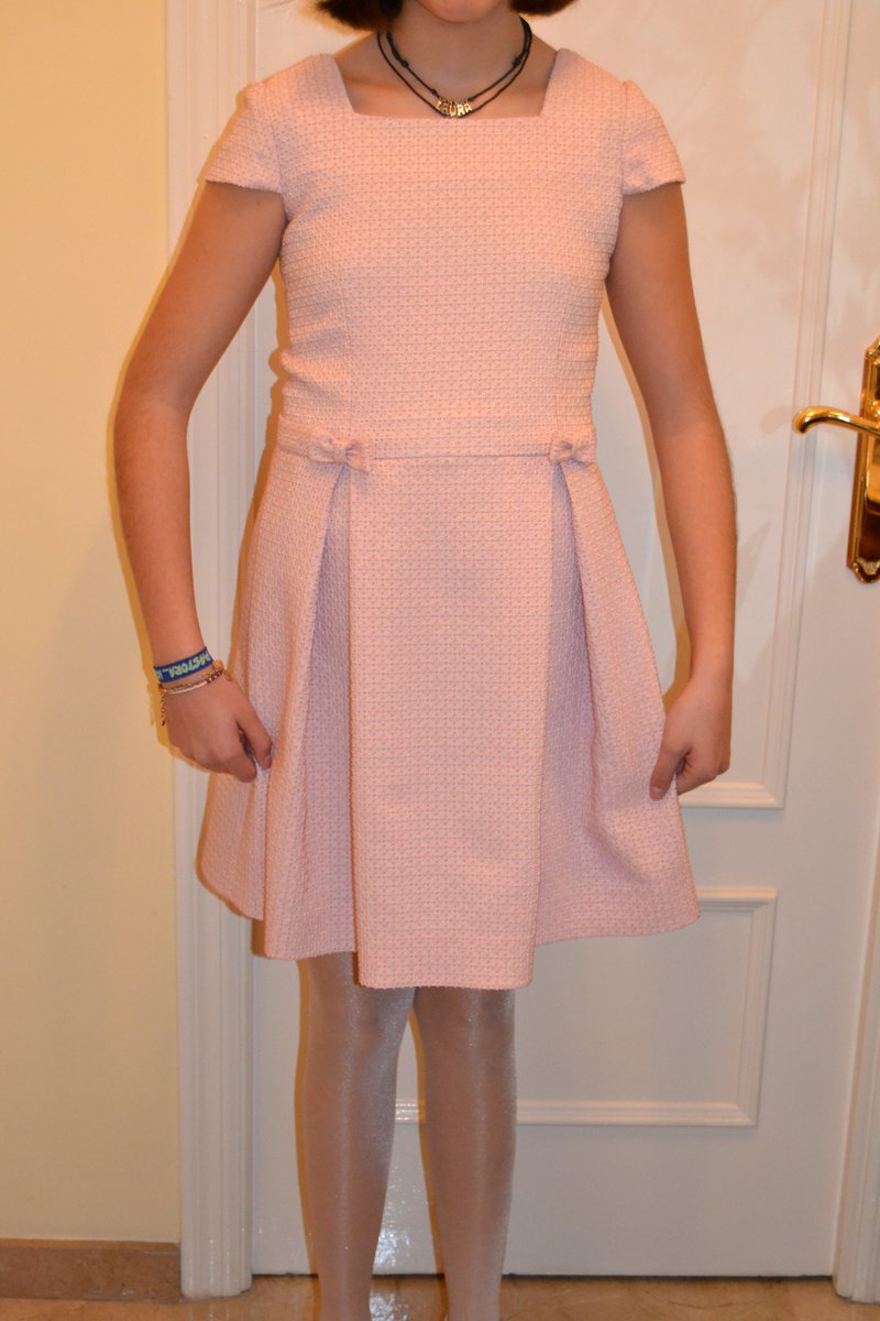 celiaalegreoli's tweet photo. Hoy os muestro este vestido que he realizado a medida para una niña, que ya desde pequeña viste con mucha clase. https://t.co/6c55zUmRva