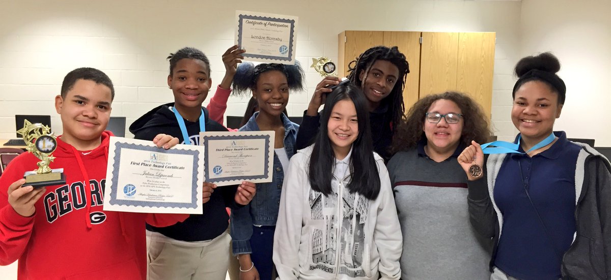apsitjen's tweet photo. So proud of my @BMS_Dolphins Ss 👍😊👏@APSInstructTech #APSTechFair2016 #edtech @apsupdate @ahrosser @ATLsuper https://t.co/5yzvDGzs4W