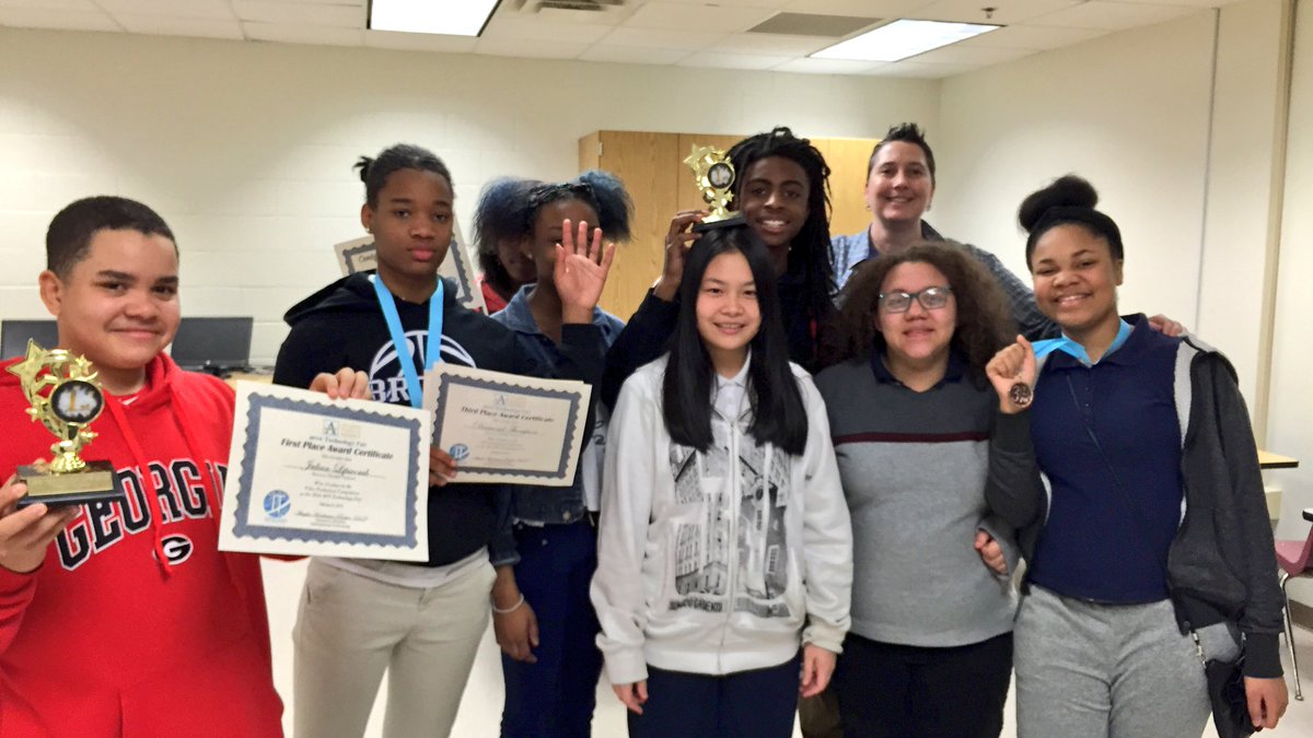 apsitjen's tweet photo. So proud of my @BMS_Dolphins Ss 👍😊👏@APSInstructTech #APSTechFair2016 #edtech @apsupdate @ahrosser @ATLsuper https://t.co/5yzvDGzs4W