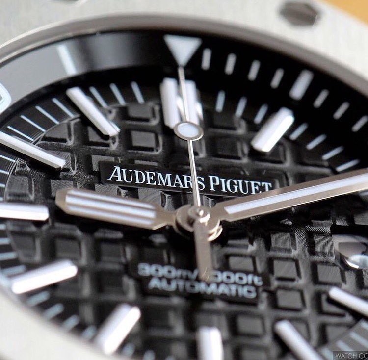 PierreYvesCo's tweet photo. Attention to detail! The stunning #AudemarsPiguet Royal Oak ⌚️ Available now. Contact us for info. #PierreYves https://t.co/L8Z7Qkj4kt