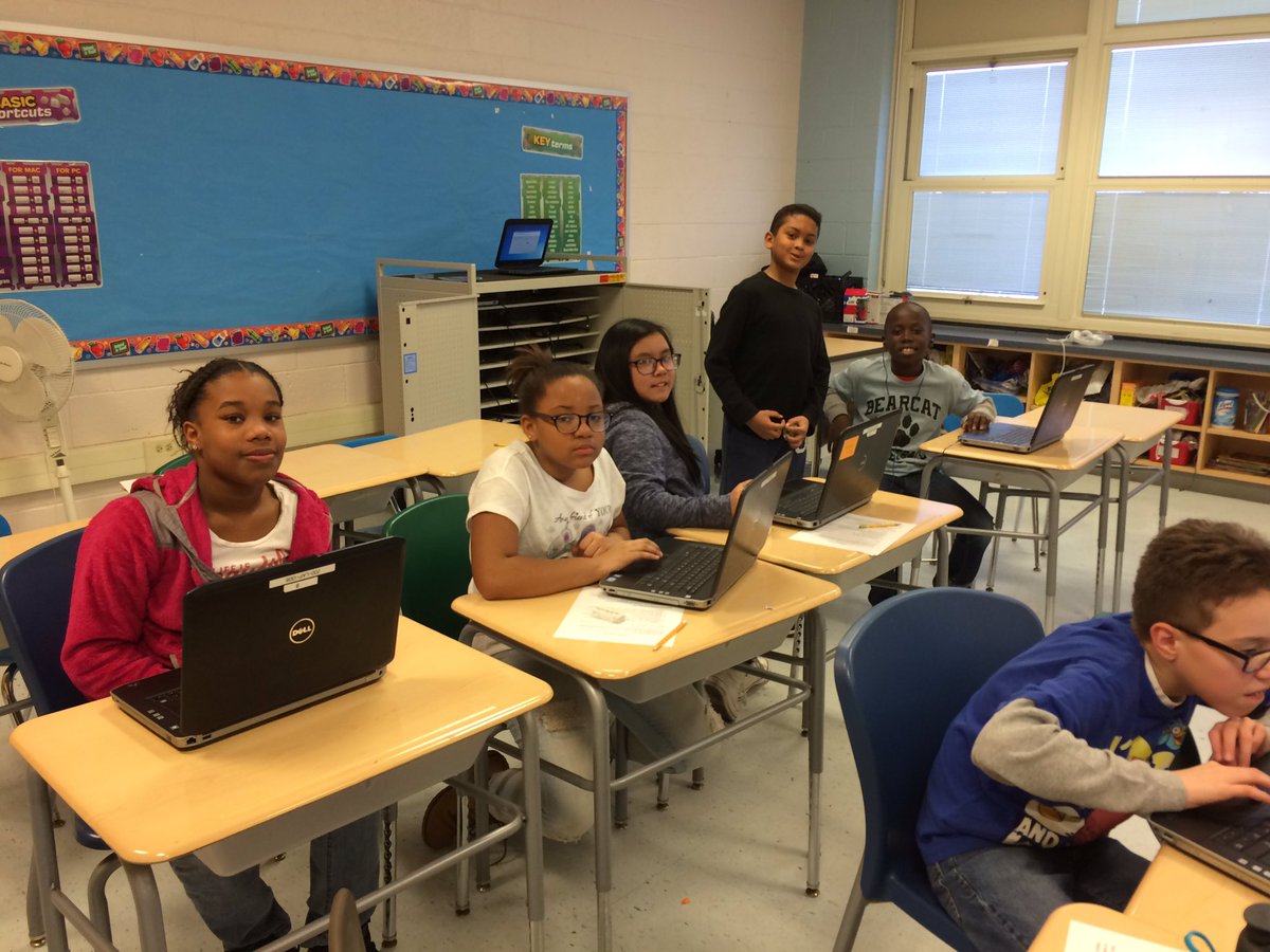 StaceyArvanites's tweet image. So proud of our 5th grade coders. #CodingClub25 beats recess! @Lafayette_25 @MissNapolitano #CSforAll #keeponcoding