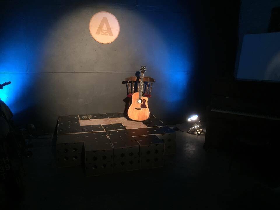 rifflylive's tweet photo. Photo courtesy of our good friend, and talented musician @DannyPietnik. 
#asecretshow #openmic #sheffied #music https://t.co/rUe7SNYzmm