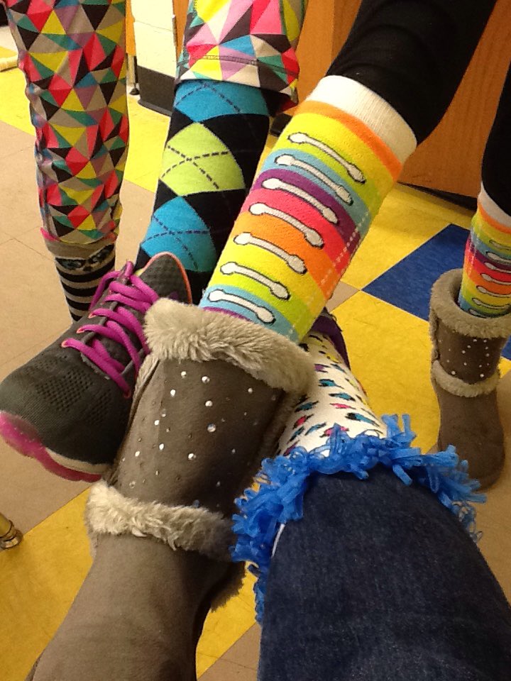 MrsNicolasclass's tweet photo. Feeling "foxy" while celebrating Dr. Seuss and "Foxiest Socks Day".....#ReadAcrossAmerica #wfs https://t.co/qgoeTY0Qrg