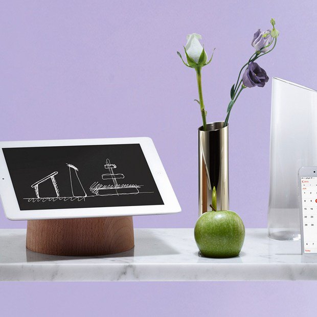 RegusPDX's tweet photo. Need something new to spice up your #desk? Here are the top #gadgets of the year! https://t.co/qzB8MWyYMk https://t.co/qHetSn9fRS