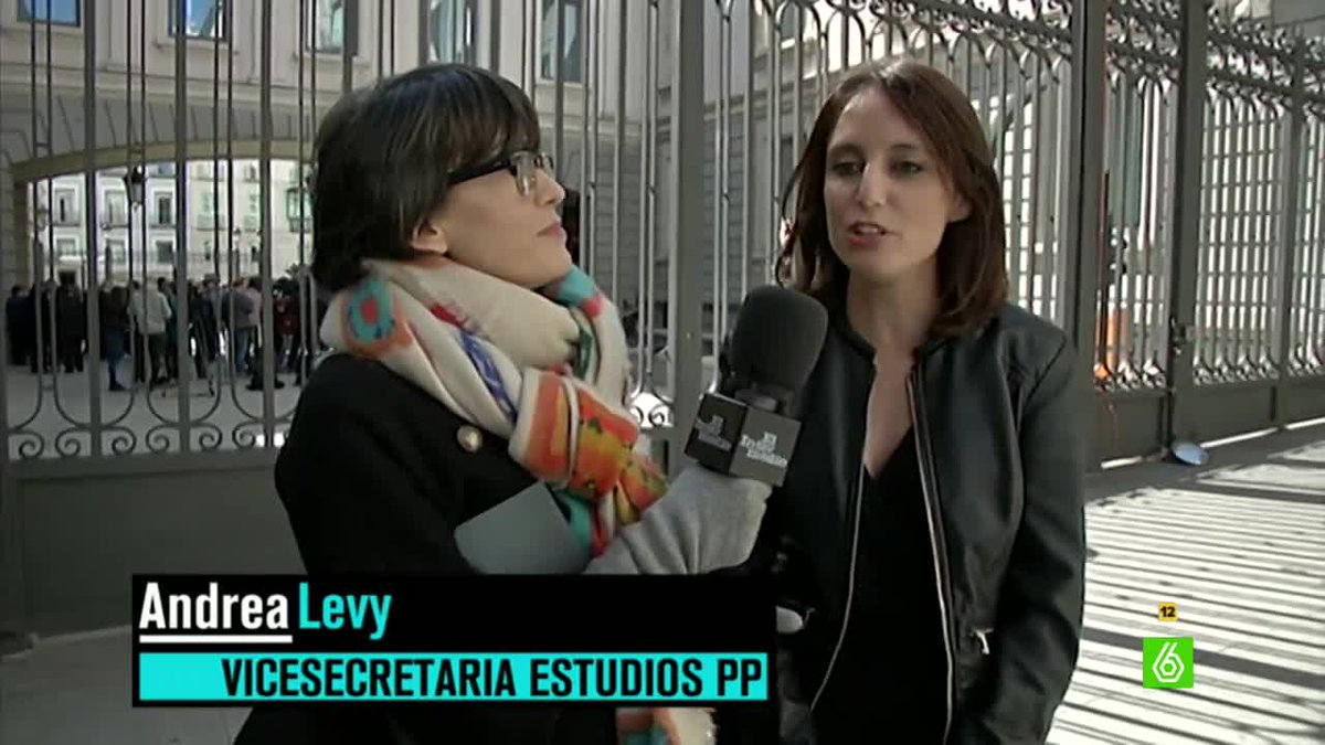 El_Intermedio's tweet photo. 🔴 @ALevySoler a Thais Villas: "@ierrejon a mí me cae bien" https://t.co/k85IXVHvPY https://t.co/OxWIWCFeKP