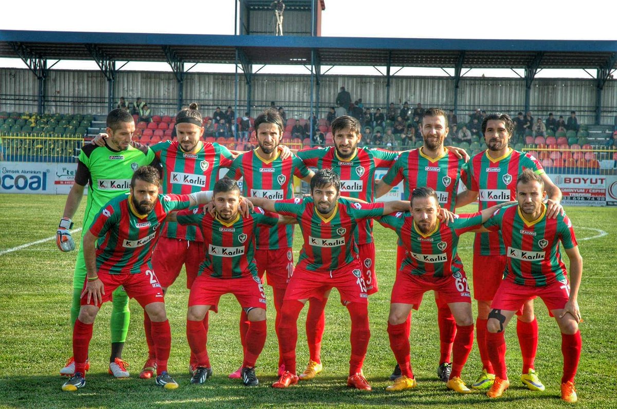 AmedsporSK's tweet photo. Gönüllerin Şampiyonu AMEDSPOR! #SeninleyizAmedspor #Amedspor #Amed https://t.co/ZtRlZcwL7K