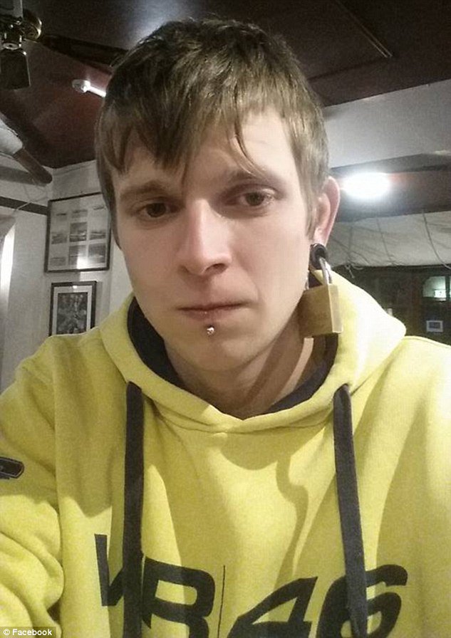 stroody_com's tweet image. RT @DailyMailAU: Man left fuming after someone sneaked up behind him and locked a PADLOCK on his earlobe