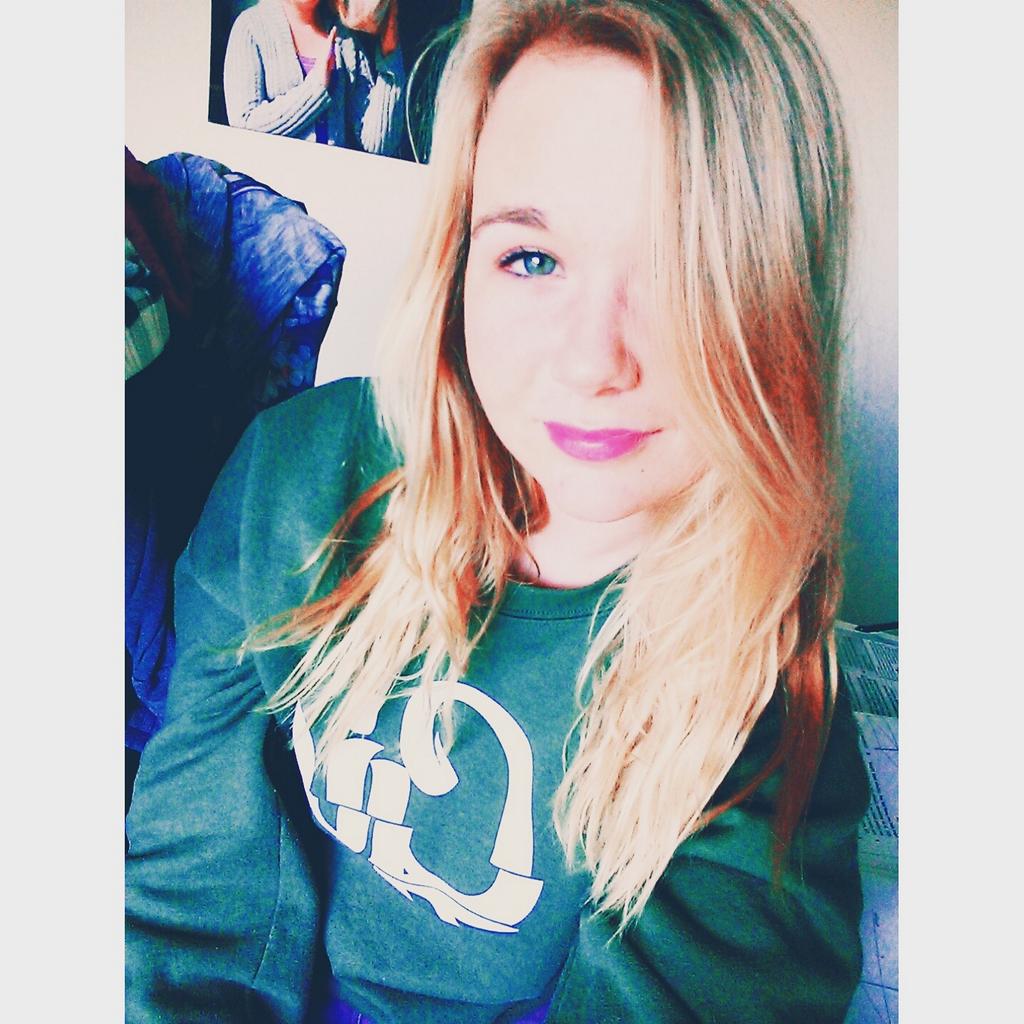 xFabulousFabb's tweet photo. @GameplayWorldXL Trui😳😍 Hij zit zo lekker🙈 https://t.co/n1PQE2BMg8