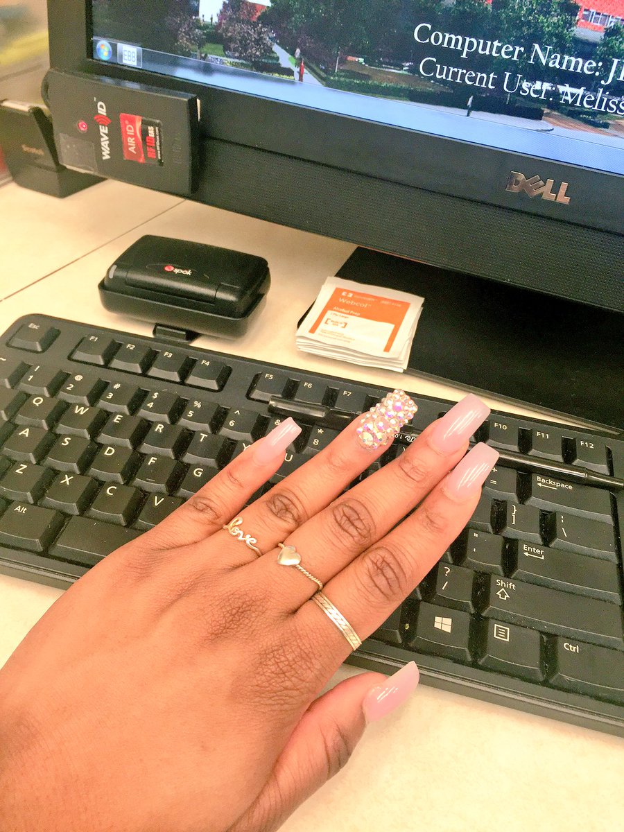 MelissaLovette's tweet image. #NailGawd #DMarie got me 😄 something slight .. 💅🏾
