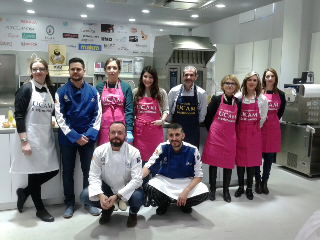 Josemcayuela's tweet photo. Orgulloso de trabajar con este equipazo
#LaudatoUCAM https://t.co/d9rT1zMN4n