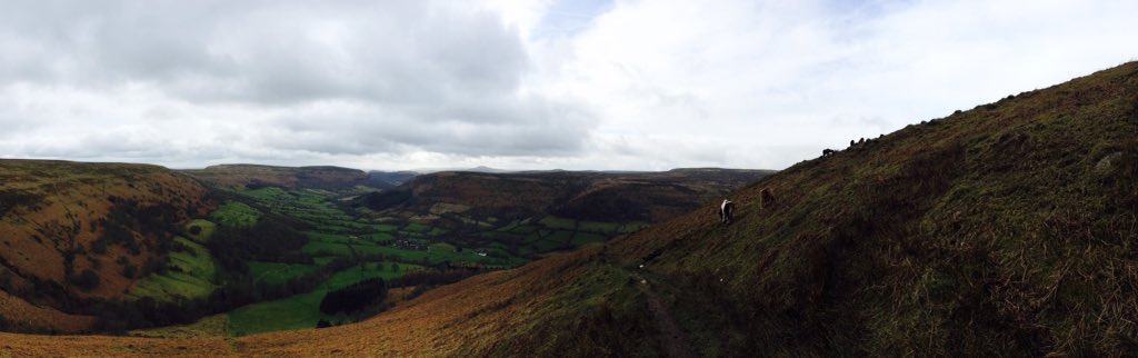 fauxidermy_uk's tweet photo. #beautiful day #walking with #hubby today #llanthony valley #blackmountains #breconbeacons 11miles 😌 #FindYourEpic https://t.co/JOqxeOPPhC