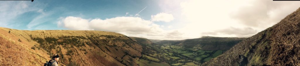 fauxidermy_uk's tweet photo. #beautiful day #walking with #hubby today #llanthony valley #blackmountains #breconbeacons 11miles 😌 #FindYourEpic https://t.co/JOqxeOPPhC