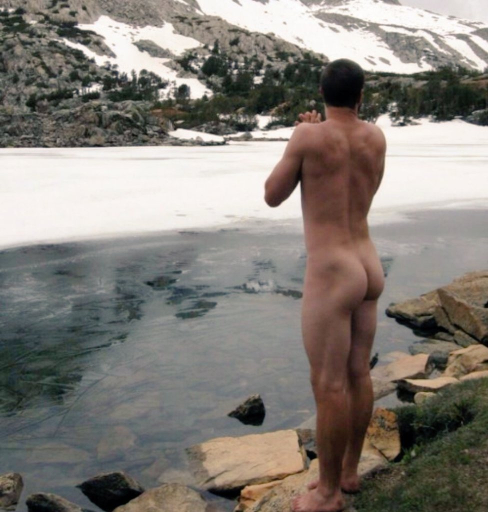 pauldunphy's tweet photo. I do find it enjoyable watching #BearGrylls make celebs drink their own widdle. #MissionSurvive #FabViews #BearArse https://t.co/5Ss0amkS2L