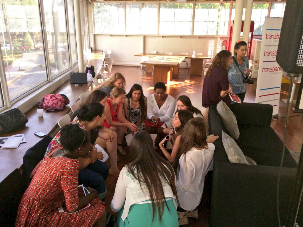 catalinasofia's tweet photo. The last motivational speech before starting! Good luck, girls 🍀! #PitchFinale https://t.co/Uu4Rg8XM16