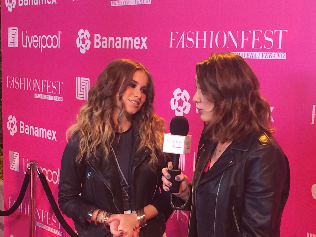 TelevisaTVmx's tweet photo. #FashionFest se engalana con las estrellas del momento que desfilan por la alfombra rosa #FFL https://t.co/Gz9NTutIqX