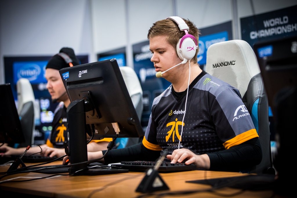 BenQ_Mexico's tweet photo. CS:GO en @IEM Katowice, donde BenQ #MonitorForChampions está presente, repetición: https://t.co/2i4oDPxqQc https://t.co/lOVAXVhYm0