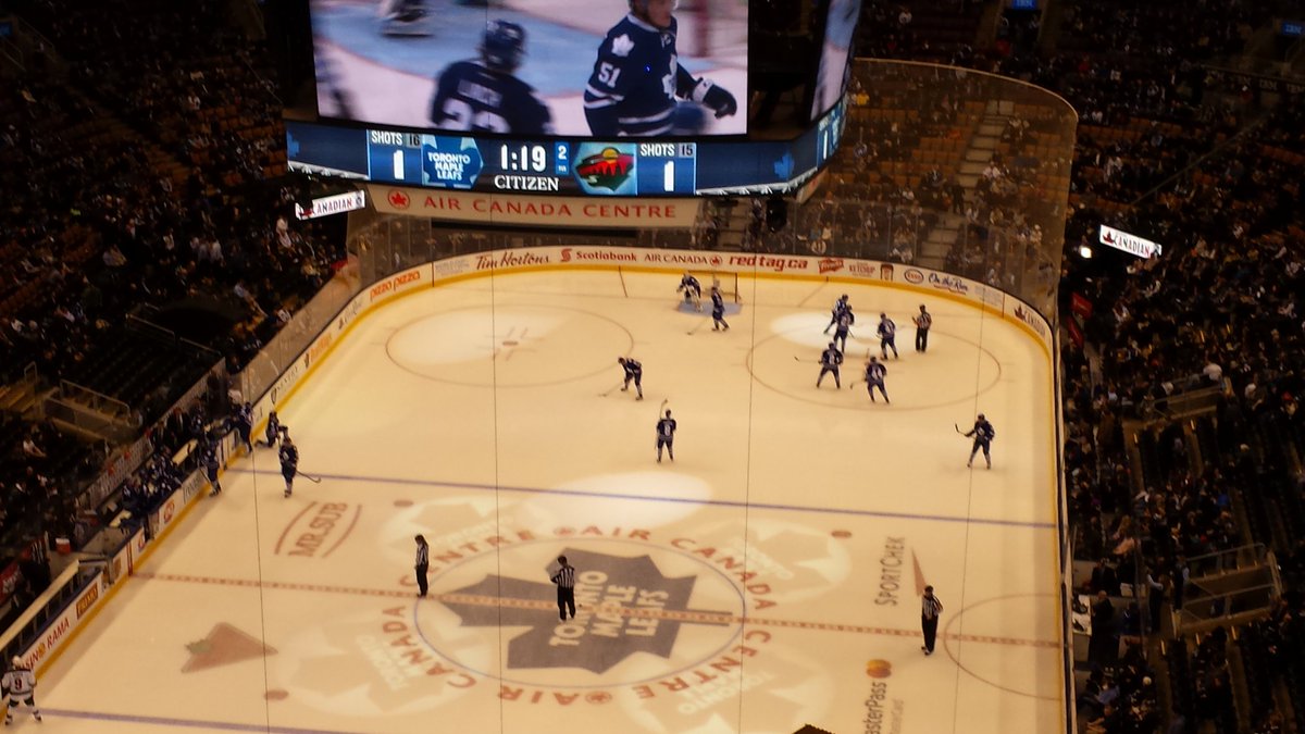 linmcgowan's tweet photo. Yo #LeafsNation let them hear u in #Minnesota show 'em what we're made of #LeafsPride #BleedBlue #GoLeafsGo #TMLtalk https://t.co/J39eJDpEx2