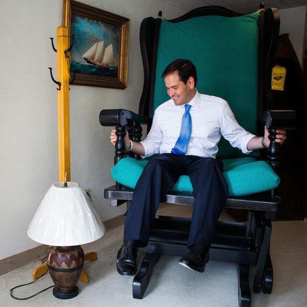 ChrisPScott1984's tweet photo. Little @marcorubio is going to regret taking this photo #GOPDebate https://t.co/OLJvn3uCVE