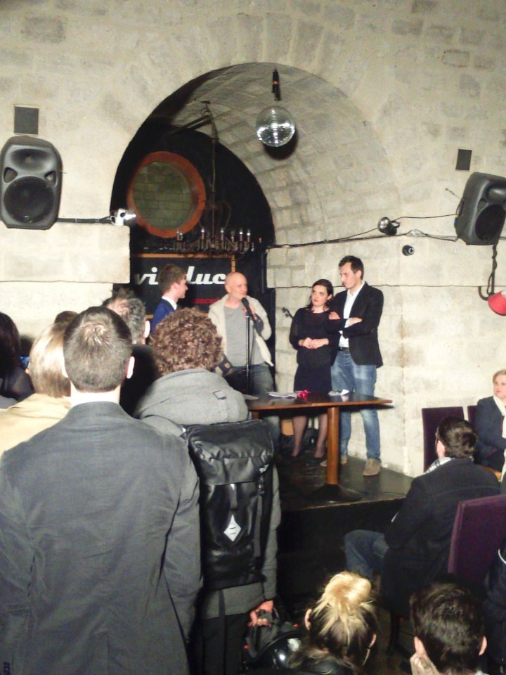 HorschampFR's tweet photo. Jan Kounen pour remettre le Grand Prix du Festival #BUSTERS2016 https://t.co/Cp4Z6EweuA