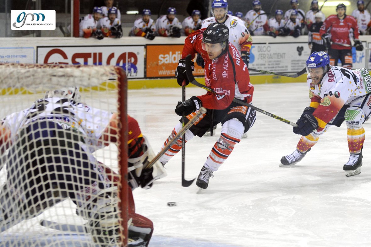 HcValpellice's tweet photo. L'Asiago la spunta nel finale rovente di un match spinoso. #hcvalpellice #valpe #forzavalpe #playoff #gara2 https://t.co/GpMrJfCYjW