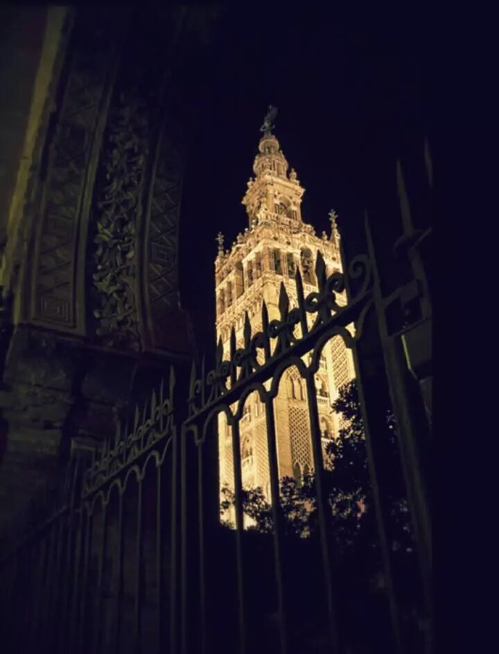 JosAntonioNez's tweet photo. En mi pueblo todas las princesas tienen su castillo...

#AbajoElTelón https://t.co/Ge9M1n0BRh