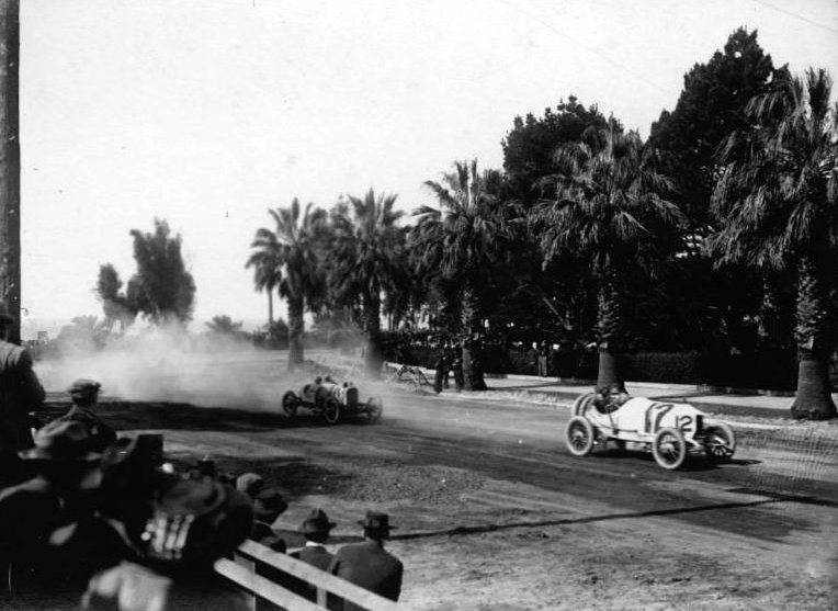 SantaMonicaPics's tweet photo. Wilshire Blvd. (then Nevada Ave.) was part of a race course in Santa Monica, 1912. https://t.co/r2bO8Ng2Sz