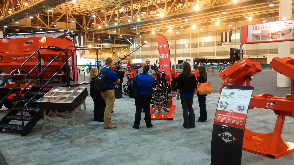 KuhnNA's tweet image. #GetJazzed for #striptil @ComClassic! Discover the #KuhnKrause Gladiator &amp;amp; other eqpt. during #Classic16. #farmshow