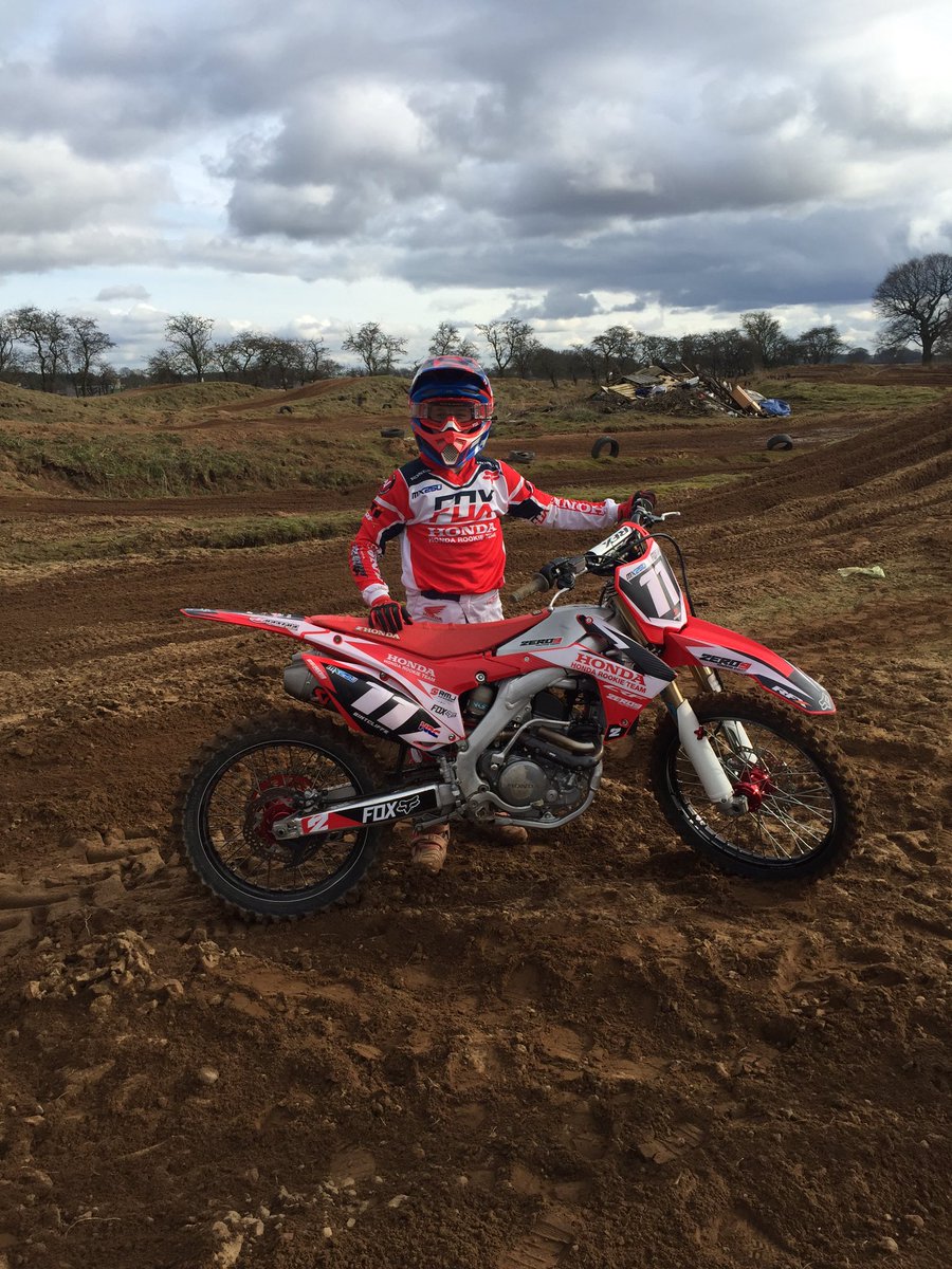 MillyAnstie's tweet photo. Excited to see what this year brings!  💯🏁  #brothergoals @Bintcliffe11 https://t.co/fwJZcgu3kB
