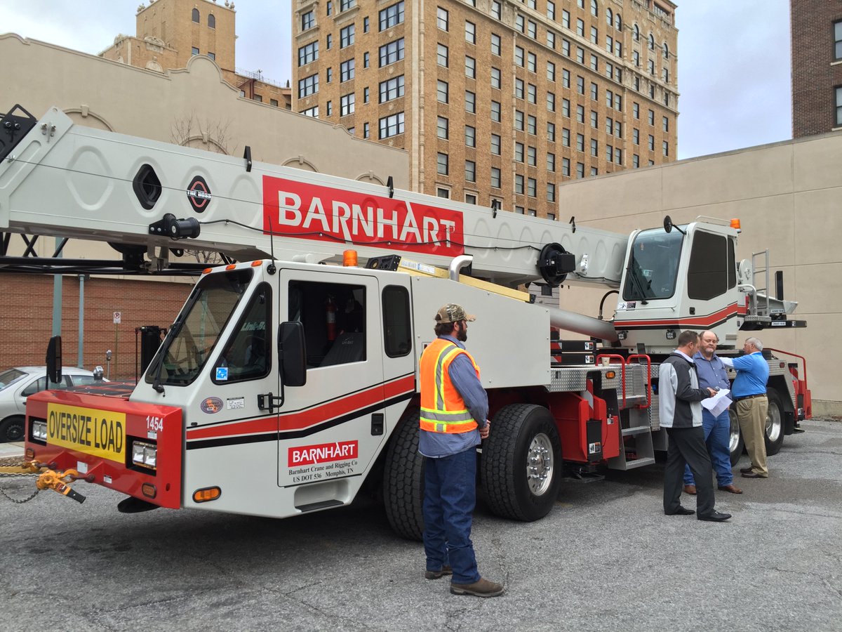scranet's tweet photo. David Giddens is outside the @PeabodyMemphis giving attendees tips for Crane Inspections #2016STS https://t.co/8h2DjSIX9v