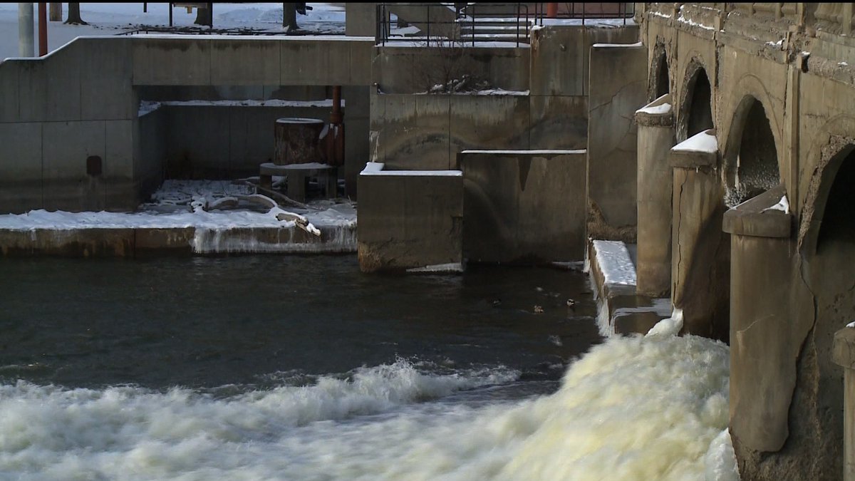 democracynow's tweet photo. Flint: State Loan Blocked City from Returning to Detroit Water https://t.co/T2UM40Cdxb #FlintWaterCrisis https://t.co/mqKBayGP7p
