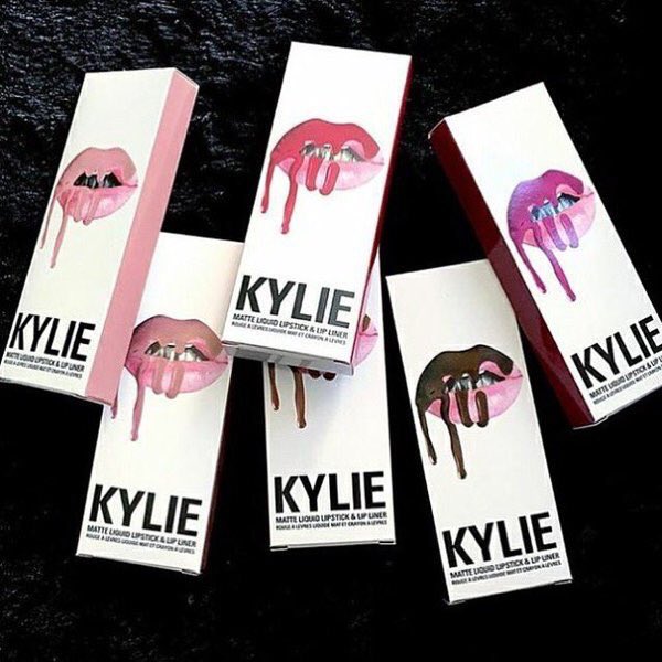 JustPrettySuff's tweet photo. help us get to 1,000 followers and we will be giving away kylie jenner lip kits https://t.co/oMZ29tkoHU