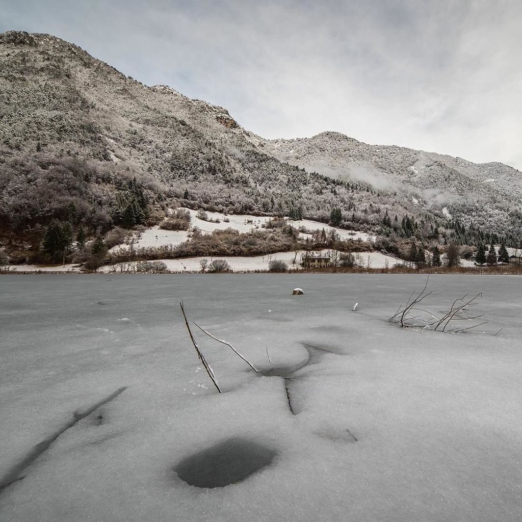 Macfan1963's tweet photo. Il Lago Ghiacciato #ampola #instaledro #vallediledro #trentinodavivere #trentinowow #trentino #neve #ghiaccio #inst… https://t.co/8nqYJ3MWc3