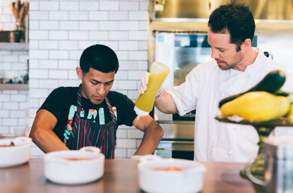 kimbal's tweet photo. #TheKitchenChicago's Chef Johnny cooking alongside @TheKitchenComm @ChiPubSchools students #realfood #tbt https://t.co/YZ9nasS5af