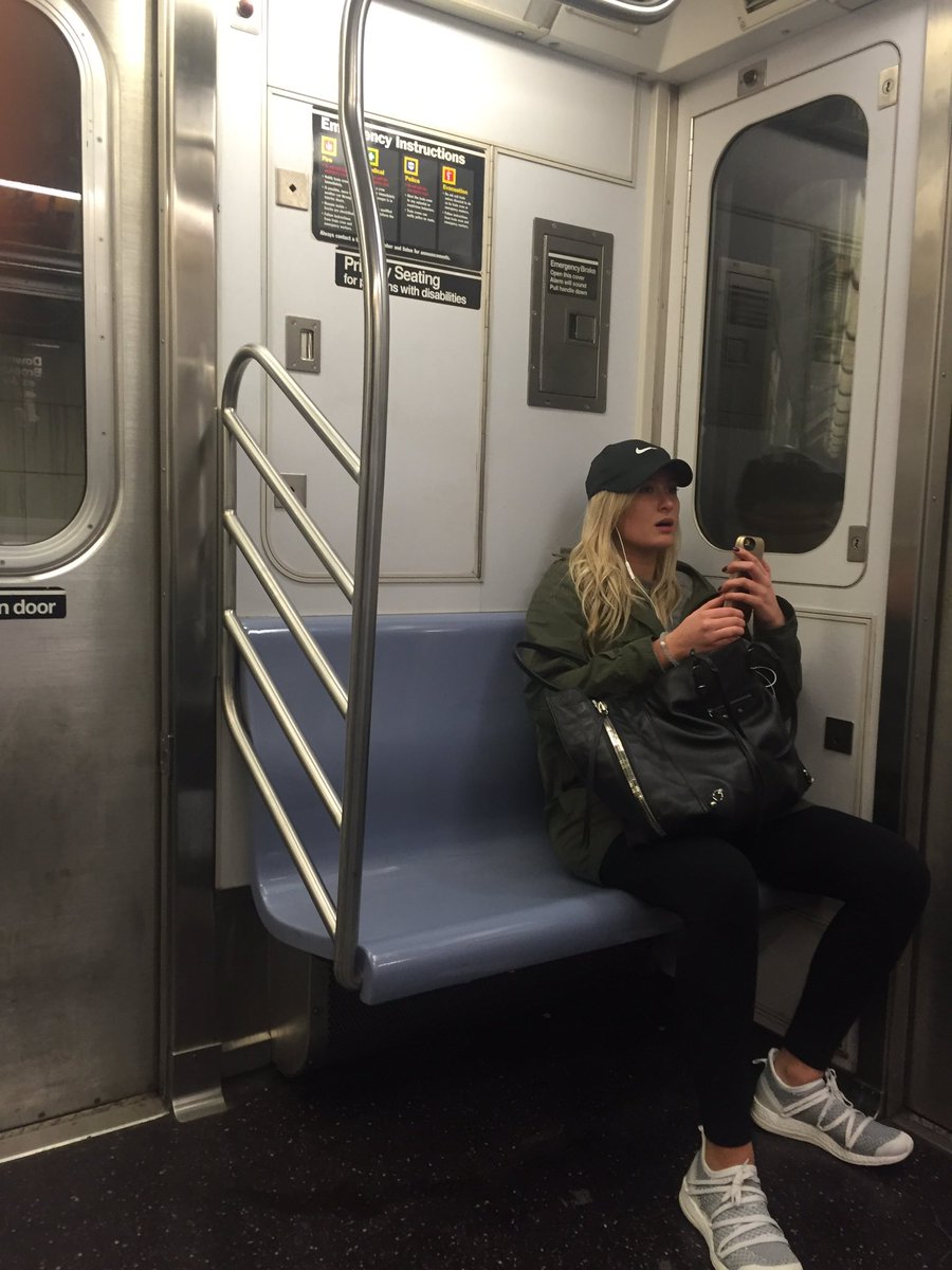 dashthekangaroo's tweet photo. @IGGYAZALEA ??? Or my Kangaroo eyes are too poor :/ #IggyAzalea https://t.co/MYG9k1Z16p