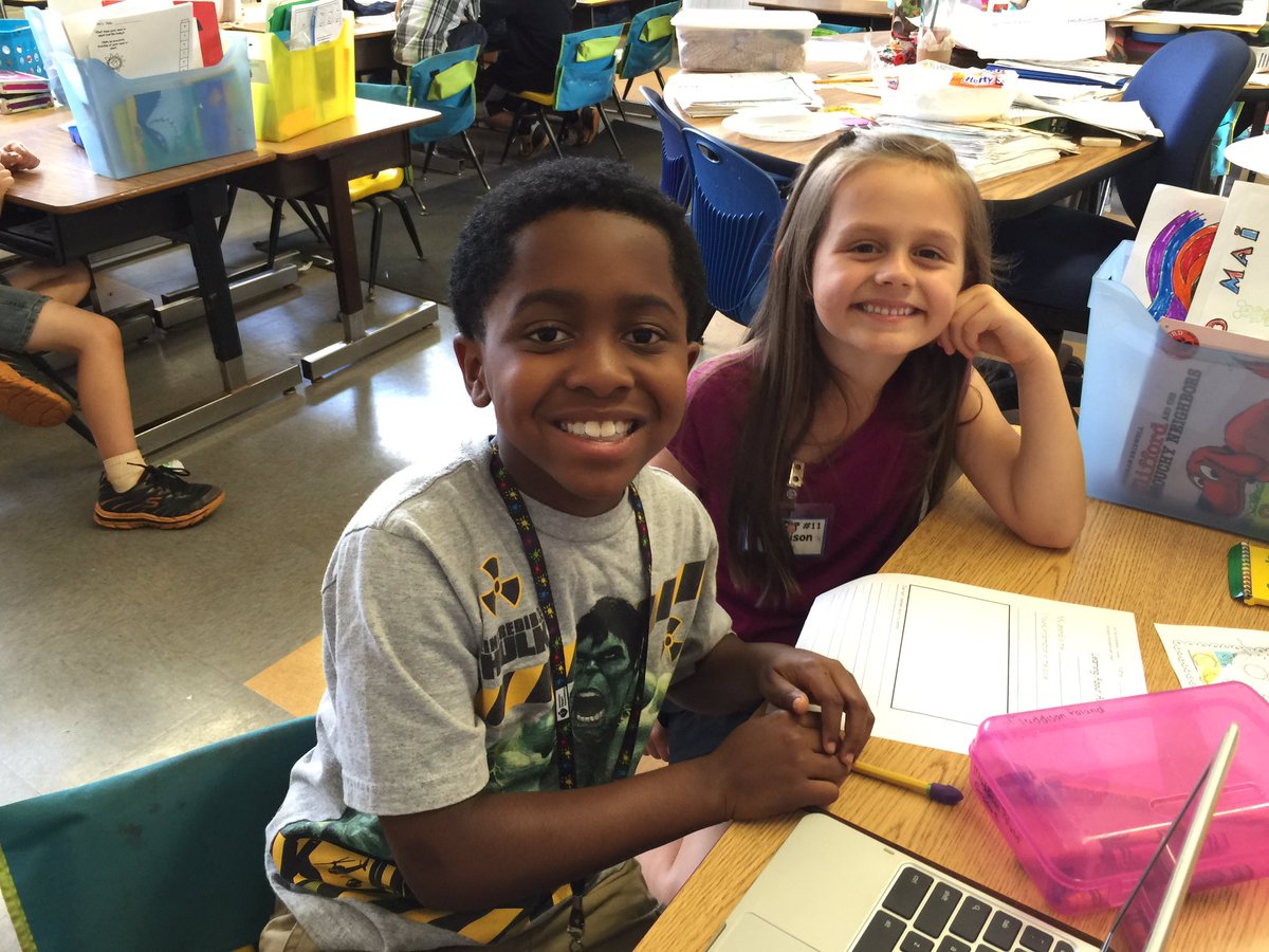 KinderOwls's tweet photo. Animal research with our 4th grade buddies. https://t.co/wmiIUl6Fxh