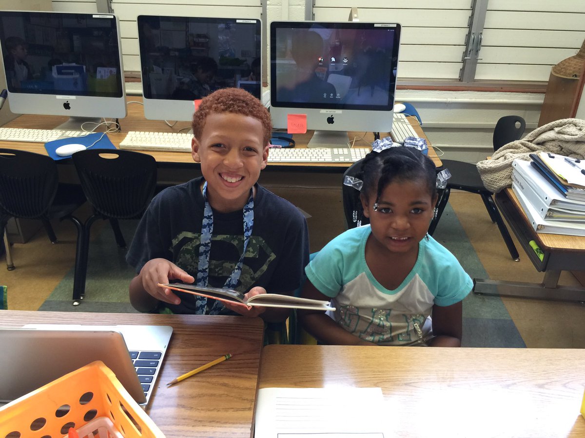 KinderOwls's tweet photo. Animal research with our 4th grade buddies. https://t.co/wmiIUl6Fxh