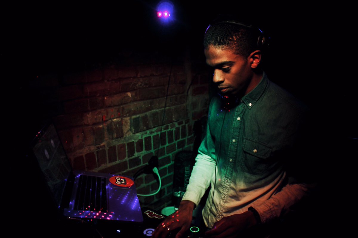 Shots of two of my favourite Toronto DJ's @smvrtpvrty and <a href="/Skxllkidd/">Skxllkxdd</a> 🎵